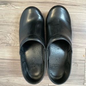 Dansko shoes size 39